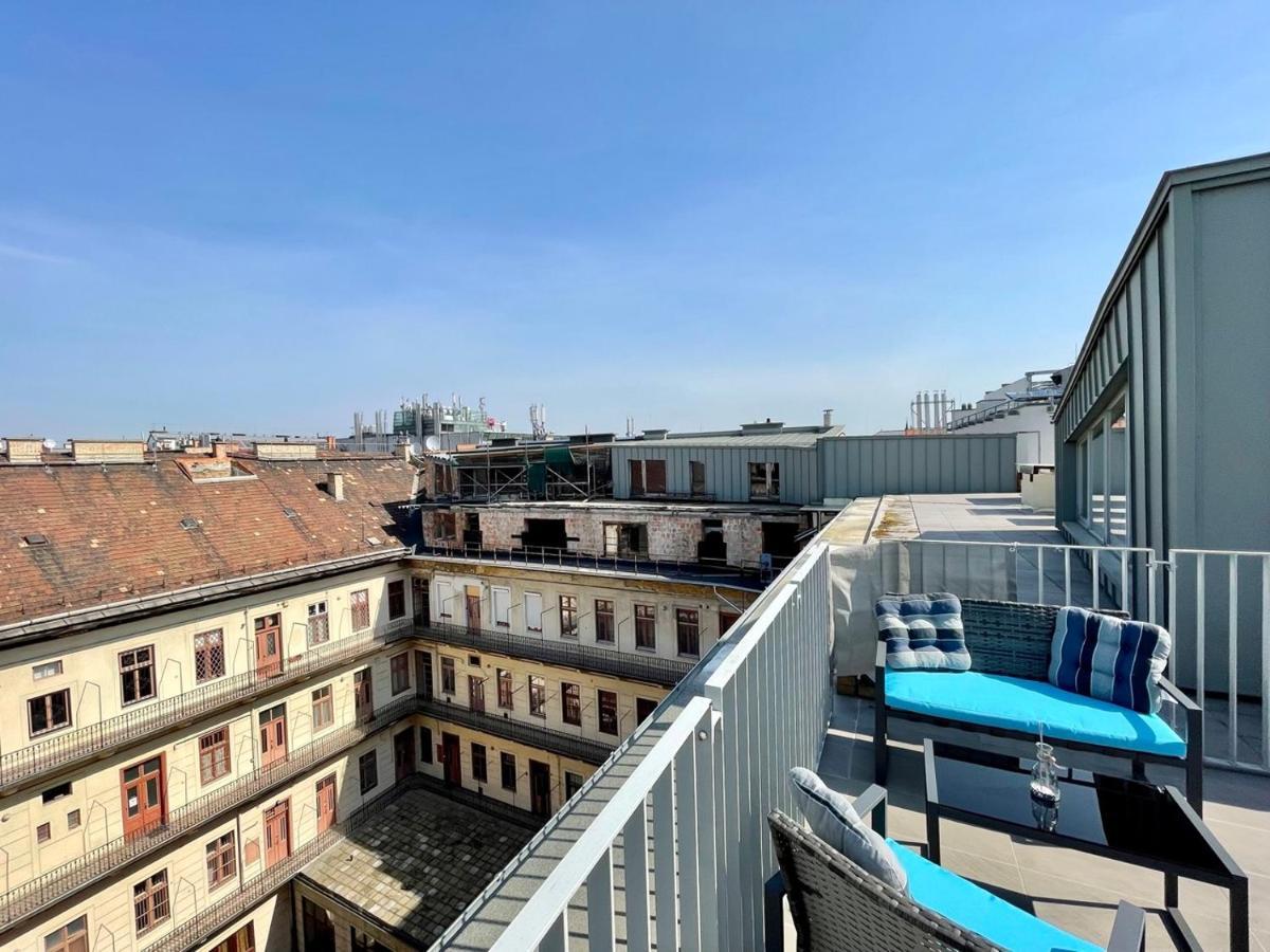 Penthouse W Private Rooftop And Free Parking Budapest Exterior photo